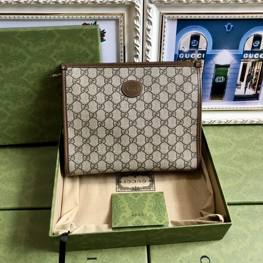Gucci Aria GG Supreme Medium Pouch